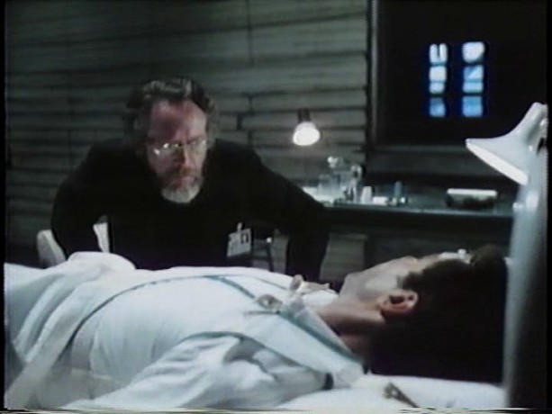 Extrait du film Scanners (D. Cronenberg) - Le dr. Ruth traite Cameron Vale (source: collection personnelle)