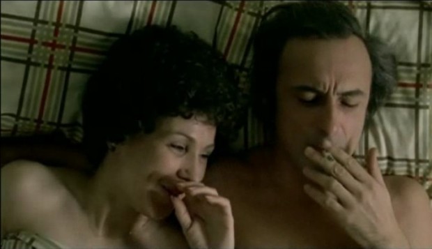 Rita Lafontaine et Yvon Deschamps dans le film Le soleil se lève en retard d'André Brassard (coll. personnelle)