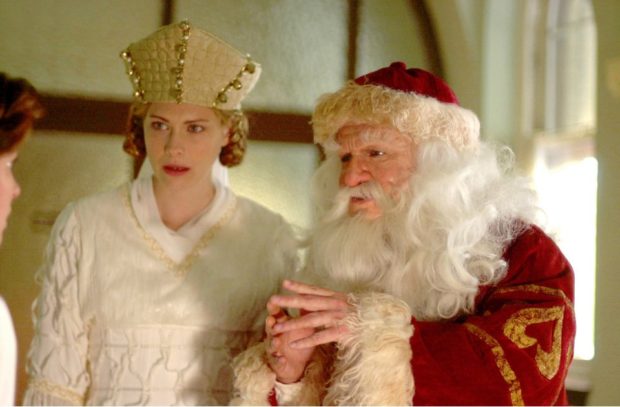 Station Nord (Jean-Claude Lord) : (g.) Catherine Florent (Bianca/lutin) et (d.) Père Noël (©filmsquebec.com)