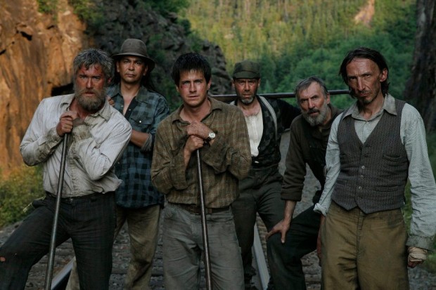 The Timekeeper (L'Heure de vérité) de Louis Bélanger - le groupe d'ouvriers de chemin de fer (©Films Séville)