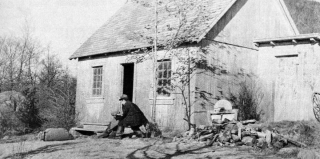 Image promotionnelle de Un homme et son péché (Paul Gury, 1949) : la maison d'Alexis - (Coll. Cinémathèque québécoise)