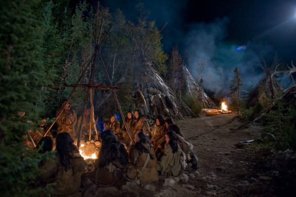 Groupe Innu dans le film Maïna (réal. Michel Poulette, dist. Équinoxe Films)