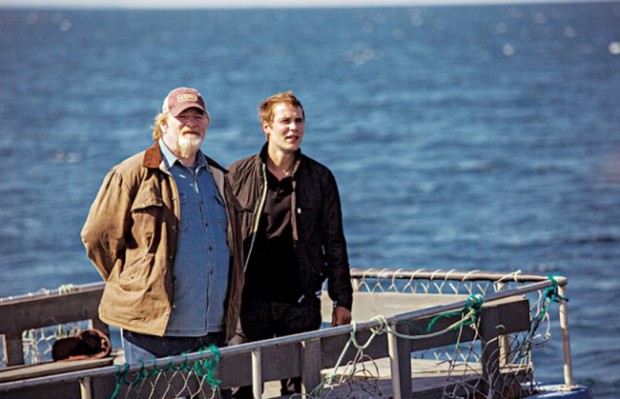 Brendan Gleeson (g.) et Taylor Kitsch dans The Grand Seduction