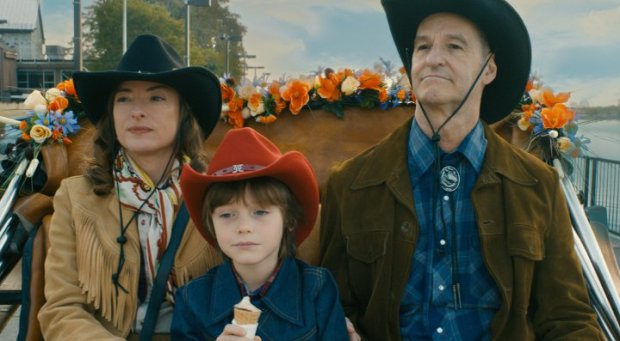 Le couple western (Pascale Bussières et Roger La Rue) avec le petit Diamond (Charles-William Ross) - Love Projet (Carole Laure, 2014 - ©Lyla Films)