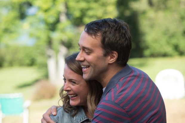 Image offielle des deux comédiens Julie LeBreton et François Létourneau dans Paul à Québec (source image : Remstar)