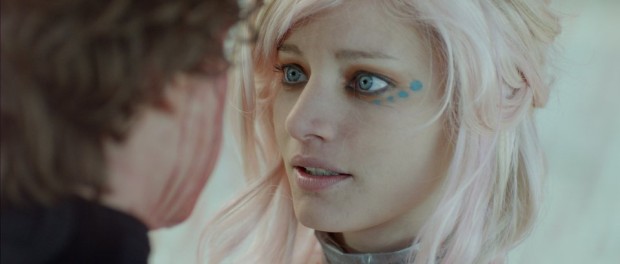 Image en gros plan de la comédienne Laurence Leboeuf dans Turbo Kid (réal: RKSS, 2014 - image©JPBernier)