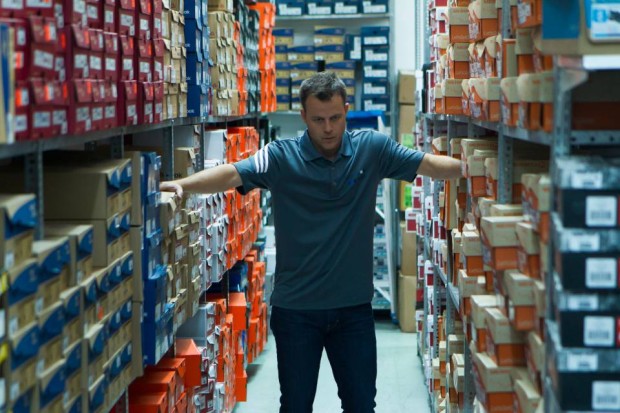 Image du comédien Louis Morissette en pleine réflexion sur son existence - Film Le Mirage de Ricardo Trogi