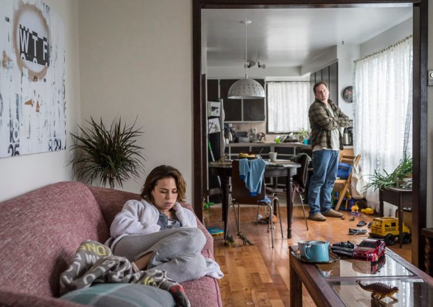 Early Winter : Paul Doucet et Suzanne Clément dans le salon (photo: Laurent Guérin)