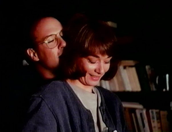 La vie fantôme de Jacques Leduc - Michel (Ron Lea) et Annie (Johanne-Marie Tremblay) vivent heureux ensemble - (Capture VHS - collection filmsquebec.com)