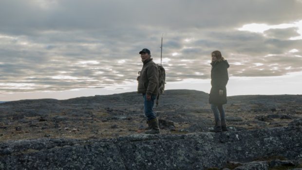 Image des comédiens Marie-José Croze et Natar Ungalaaq dans Iqaluit de Benoit Pilon