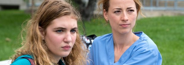 Image de Sophie Nélisse et Karine Vanasse, les deux comédiennes principales du film de Léa Pool Et au pire on se mariera (source K-Films Amérique)