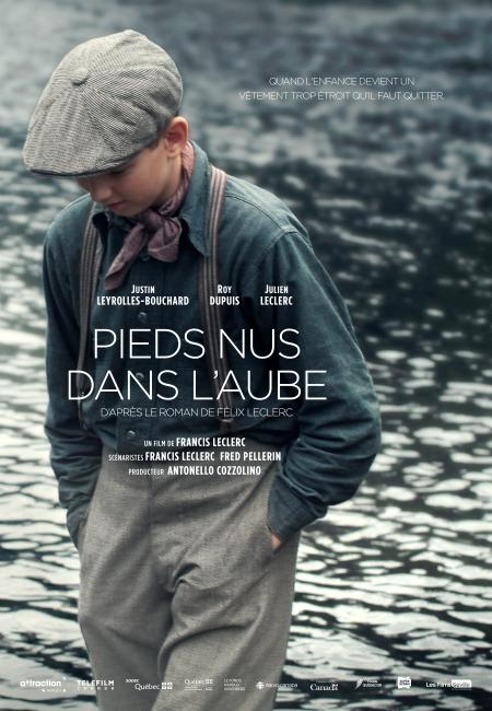 Pieds nus dans l'aube - Film de Francis Leclerc - Affiche temporaire (fils) - Citation : "Quand l'enfance devient un manteau trop étroit qu'il faut quitter"