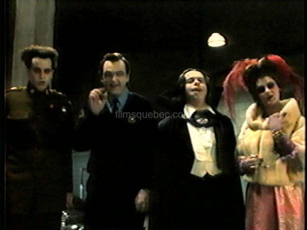 Yves Pelletier, Gildor Roy, Raymond Cloutier et Sylvie Potvin dans Karmina de Gabriel Pelletier (image extraite du film (capture VHS) - Collection filmsquebec.com - Reproduction interdite sans autorisation)