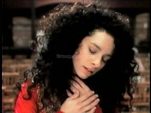 Isabelle Cyr dans Karmina de Gabriel Pelletier (image extraite du film (capture VHS) - Collection filmsquebec.com - Reproduction interdite sans autorisation)