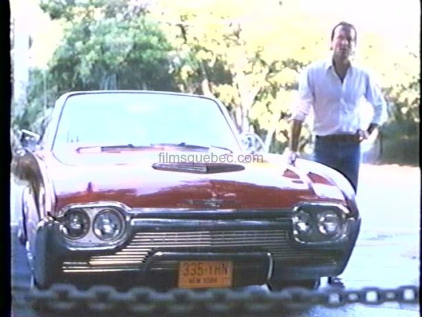 Michel Côté et sa Thunderbird (année 1961?) dans Moody Beach de Richard Roy