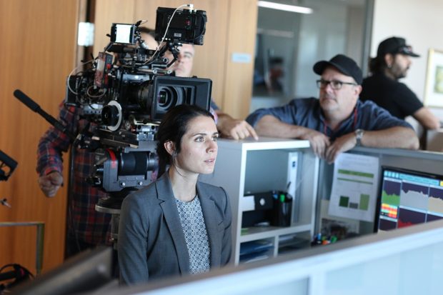 Nicolas Monette (réalisateur) et Mélissa Désormeaux-Poulin (comédienne) sur le plateau de tournage de la comédie légère "Le trip à trois" (crédit Bertrand Calmeau)