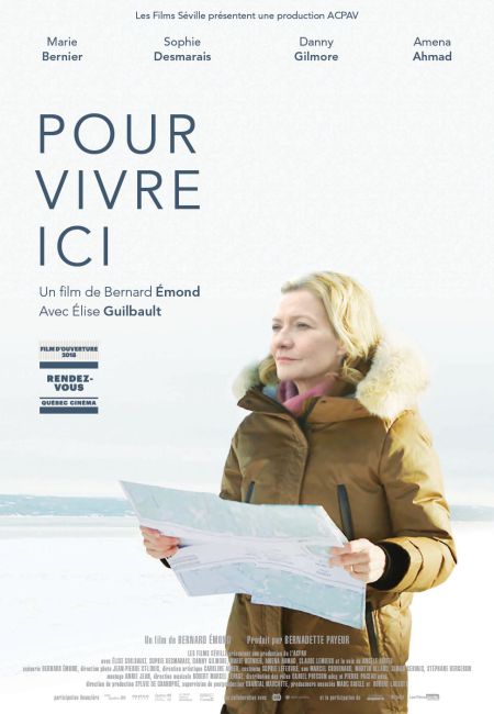 Affiche du film Pour vivre ici de Bernard Émond - On y voit la comédienne Luce Guilbault avec une carte dans les mains.