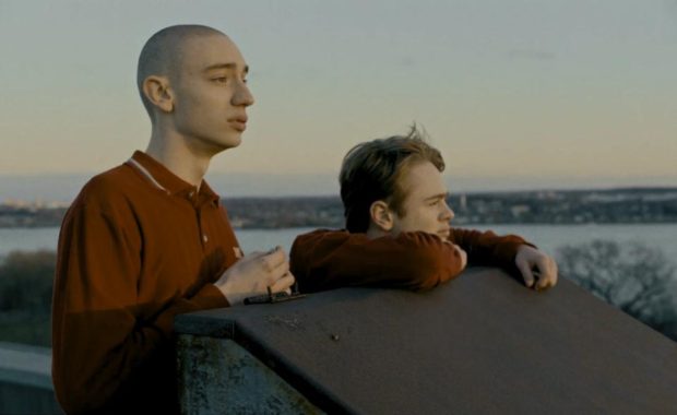 Images des jeunes acteurs Noah Parker et Théodore Pellerin dans le film Ailleurs de Samuel Matteau