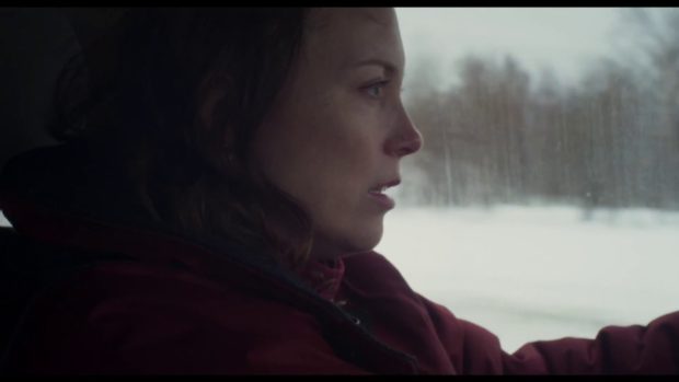 Isabelle Blais dans le film Tadoussac, de Martin Laroche (la comédienne est filmée de profil, au volant d'une auto)