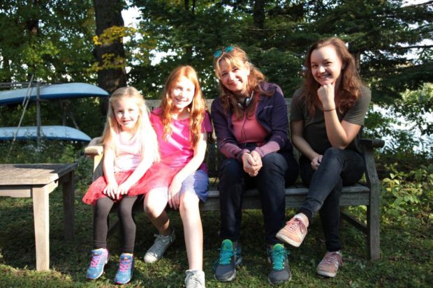 Tournage du film Apapacho – une caresse pour l’âme - Sur la photo : Marquise Lepage - Janyève Denoncourt, Audrina Gagné, et Marie-Félixe Savard (crédit : Pierre-Luc Junet)