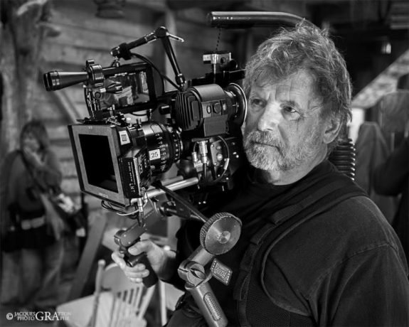 Le directeur photo Pierre Mignot à l'oeuvre sur le tournage de La maison du pêcheur