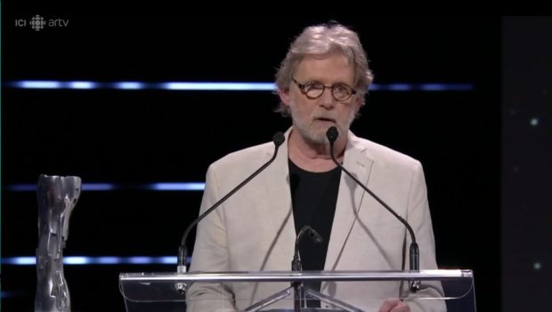 Le directeur photo Pierre Mignot lors de son discours de remerciement pour l'Iris Hommage 2019