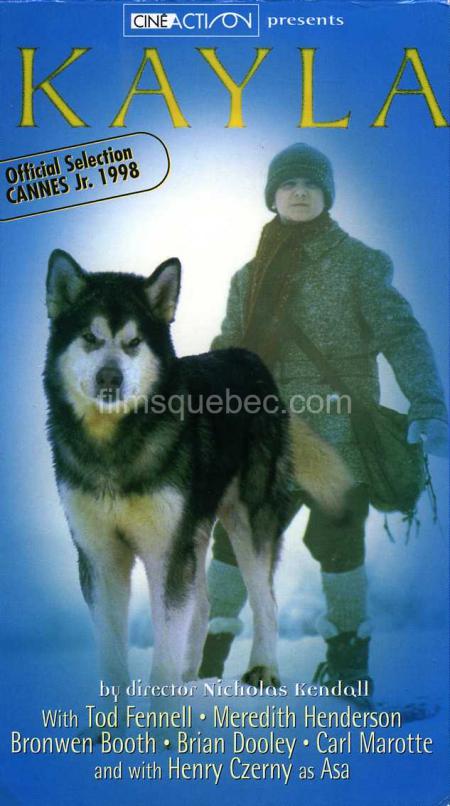 Pochette VHS du film Kayla - On y voit le garçon et son chien sur fond bleu