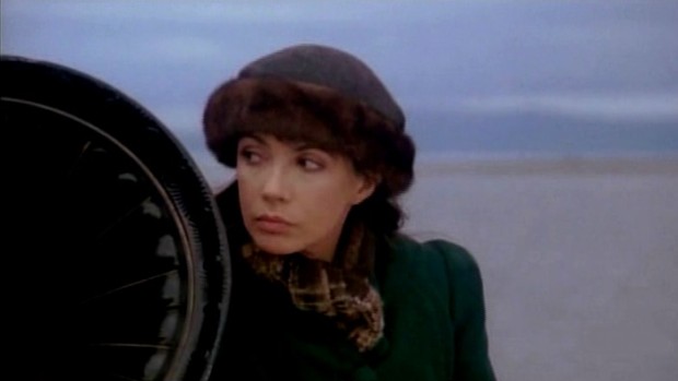 Carole Laure dans Maria Chapdelaine - Maria retourne dans sa famille emportant avec elle son gramophone à musique - (Source: filmsquebec.com)