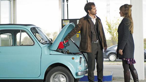 Liverpool (Stéphanie Lapointe et Charles-Alexandre Dubé et une Fiat 500)