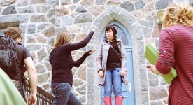 Image du repérage du film Qu’est-ce qu’ont fait ici? (Julie Hivon et la directrice photo Claudine Sauvé)