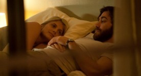 Image extraite du film : Mélanie Laurent et Jake Gyllenhaal dans Ennemi (Enemy) de Denis Villeneuve (Photo Caitlin Cronenberg)