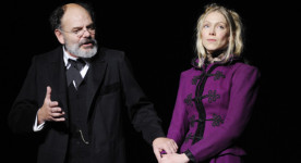 Jean-Pierre Darroussin et Alice Carel dans Une banale histoire d'Anton Tchekhov, adaptée en France par Marc Dugain au Théâtre de l'Atelier en 2011 (©Julien de Rosa)