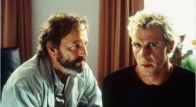 Image promotionnellle avec les comédiens Patrick Huard et Michel Côté dans le film Sur le seuil (Éric Tessier, 2003 - ©Alliance Atlantis Vivafilm)