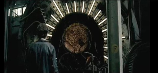 Capture d'écran montrant François Chénier et le cerveau dans Saints-Martyrs-des-Damnés de Robin Aubert (2005 - Max Films / Films Christal)