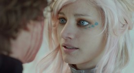 Image en gros plan de la comédienne Laurence Leboeuf dans Turbo Kid (réal: RKSS, 2014 - image©JPBernier)