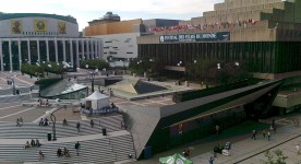 Vue en hauteur de la Place des arts de Montréal durant le FFM 2014 (photo : Charles-Henri Ramond)