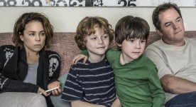 Suzanne Clément, Paul Doucet et leurs deux enfants dans Early Winter de Michael Rowe. (Source : MIFF)