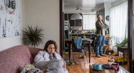 Early Winter : Paul Doucet et Suzanne Clément dans le salon (photo: Laurent Guérin)