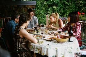 Image officielle du film Juste la fin du monde de Xavier Dolan – Gaspard Ulliel, Nathalie Baye, Vincent Cassel, Marion Cotillard, Léa Seydoux - Photo : Shayne Laverdière, courtoisie de Sons of Manual