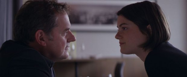 Images des deux comédiens Julianne Côté et Paul Doucet dans La chasse au collet (FunFilm Distribution)