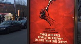 Ceux qui font les révolutions... affiche internationale conçue par l’Exportateur, dans les rues de Berlin (source K-Films Amérique)