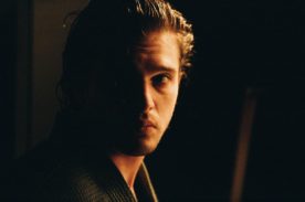 Tournage du film The Death And Life Of John F. Donovan de Xavier Dolan (gros plan sur le comédien Kit Harington) - Crédit Shayne Laverdière