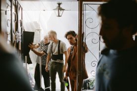 Tournage du film The Death And Life Of John F. Donovan de Xavier Dolan (Kit Harington et au milieu le directeur photo André Turpin) - Crédit Shayne Laverdière