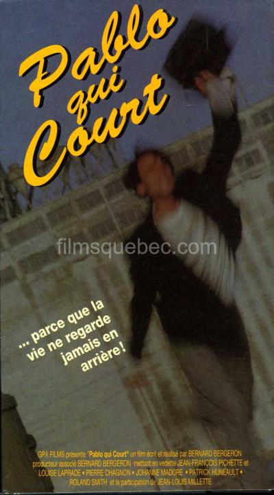 Pochette VHS du film Pablo qui court de Bernard Bergeron - On y voit très flouté un homme qui court avec une malette à la main tenue haut dans les airs.