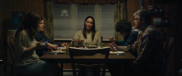 Image extraite du film québécois Jour de merde de Kévin T. Landry (Eve Ringuette au centre, Valérie Blais à gauche et Réal Bossé à droite)