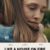 Like a House on Fire (Comme une maison en feu) - Affiche du film de Jesse Noah Klein (Entract Films) - gros plan sur le visage d'une jeune femme qui serre une fillette dans ses bras.