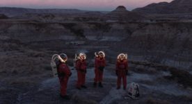 Image extraite du film Viking de Stéphane Lafleur (enterrement de l'astronaute)