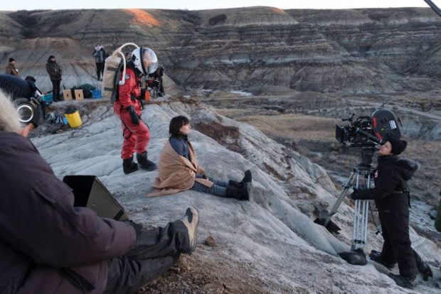 Image du tournage du film Viking de Stéphane Lafleur (la caméra filme un astronaute dans un décor rocheux)