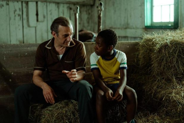 Martin Dubreuil (g.) et Rayan Dieudonné (d.) dans une scène du film Kanaval d'Henri Pardo (Maison 4:3)