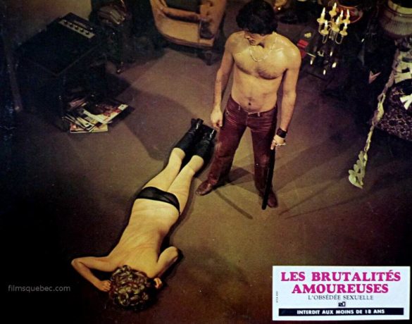 Anna Gaël et Benoit Girard sur une photo promotionnelle du film "Les brutalités amoureuses" (titre utilisé en France pour dans La maison des amants de Jean-Paul Sassy) (il la domine un fouet à la main)